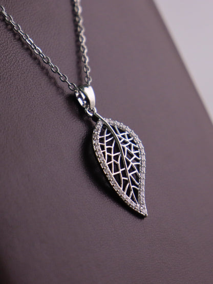 Leaf Pendant Necklace