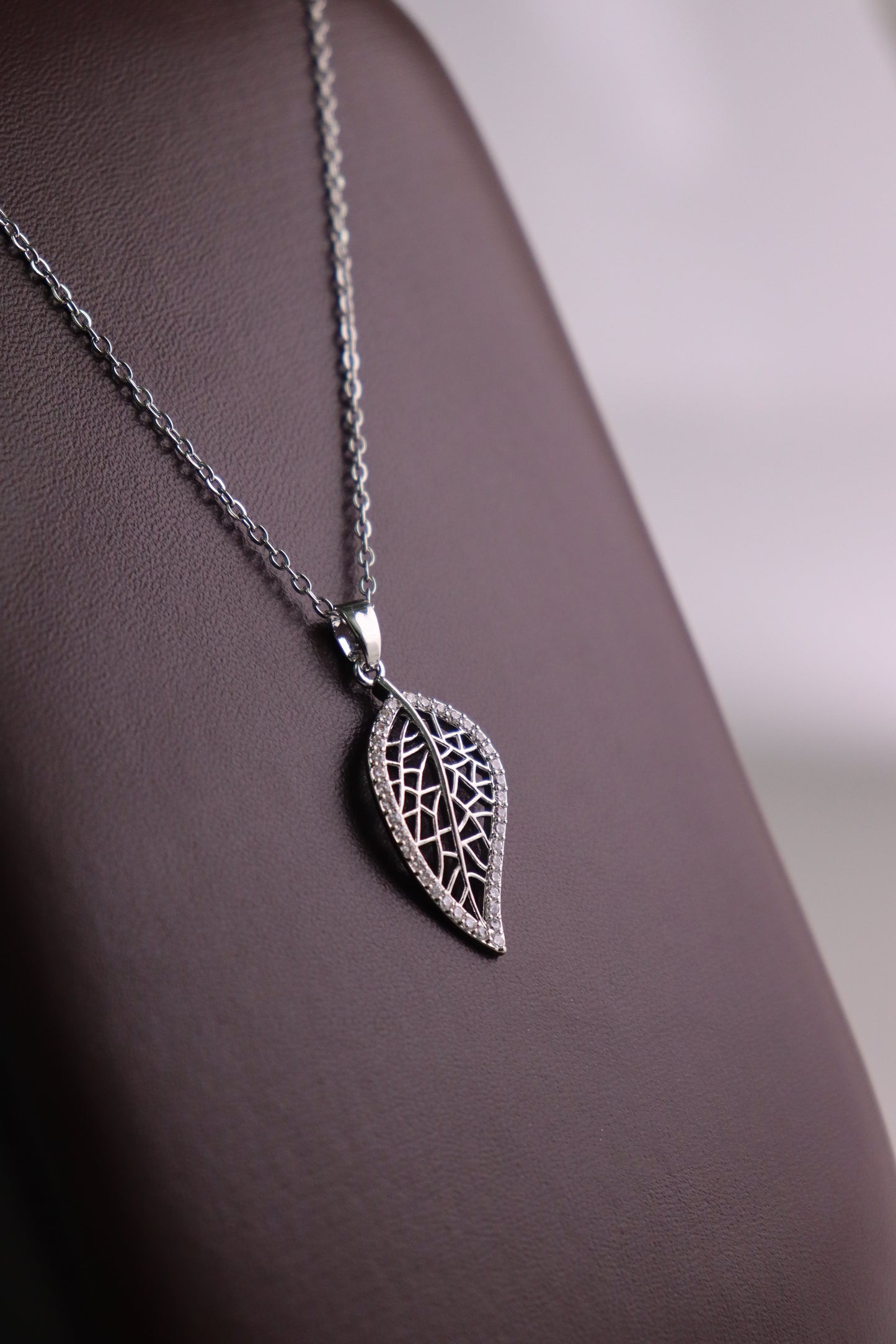 Leaf Pendant Necklace